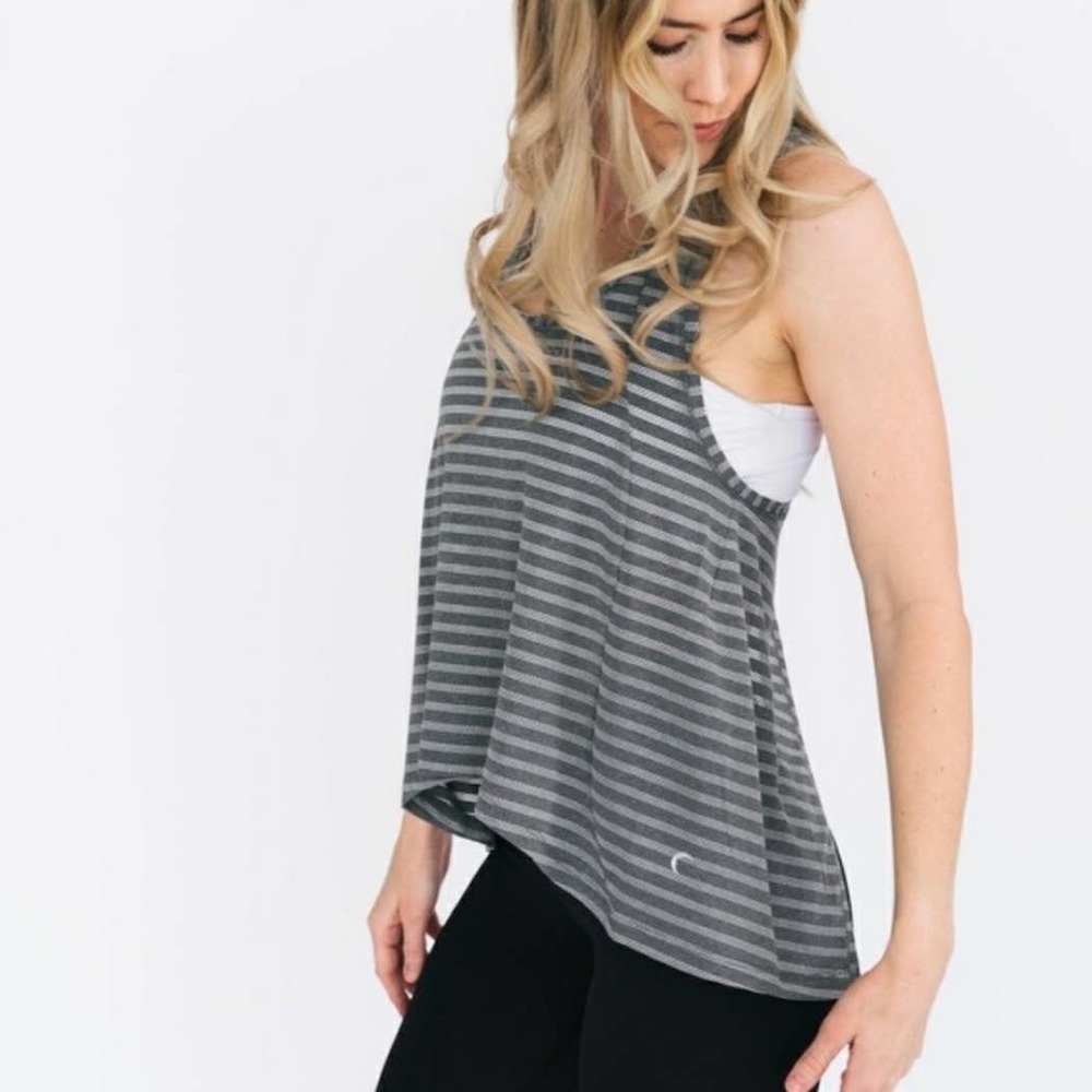 Zyia Active Nimbus Split Back Tank Top M Grey Stripe Tie
